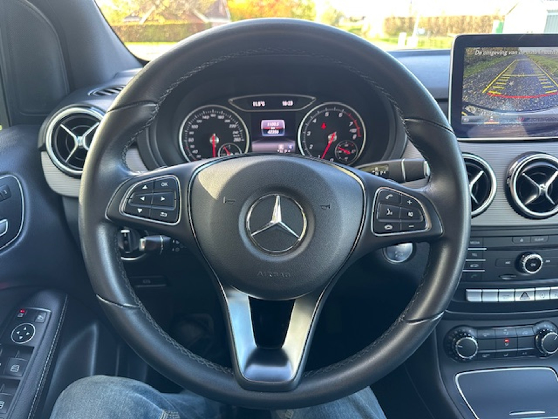 48654707-13.jpg